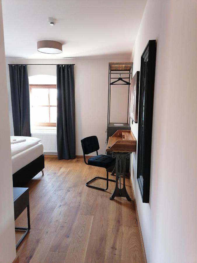 Hotelgasthof Kirchenwirt Schierling Esterno foto
