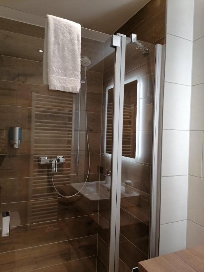 Hotelgasthof Kirchenwirt Schierling Esterno foto