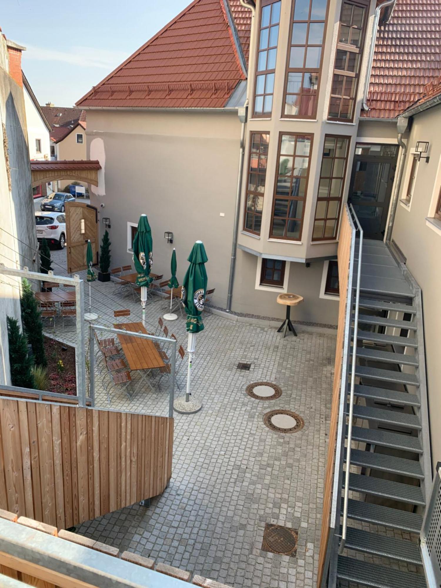 Hotelgasthof Kirchenwirt Schierling Esterno foto